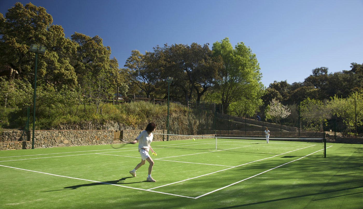 Cancha de tenis compartida