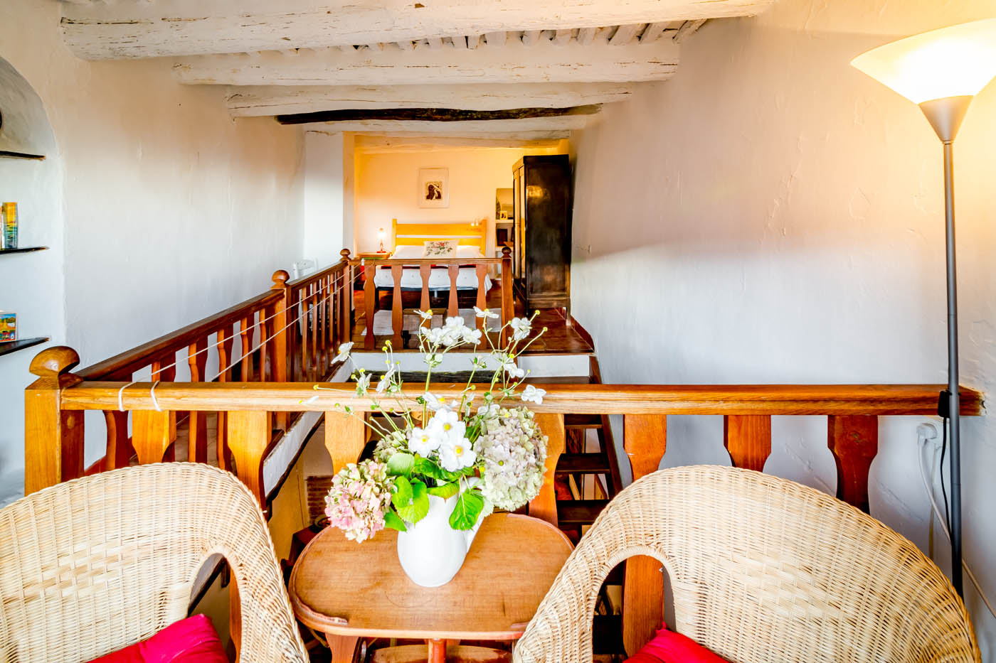 Dormitorio con balcón