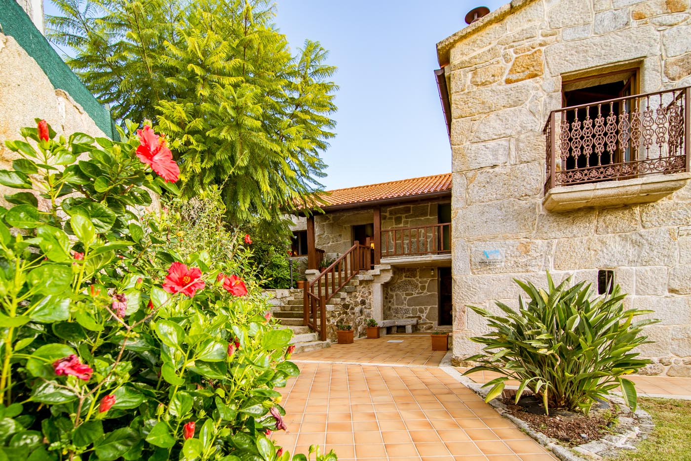 La casa en un ambiente de principios de verano