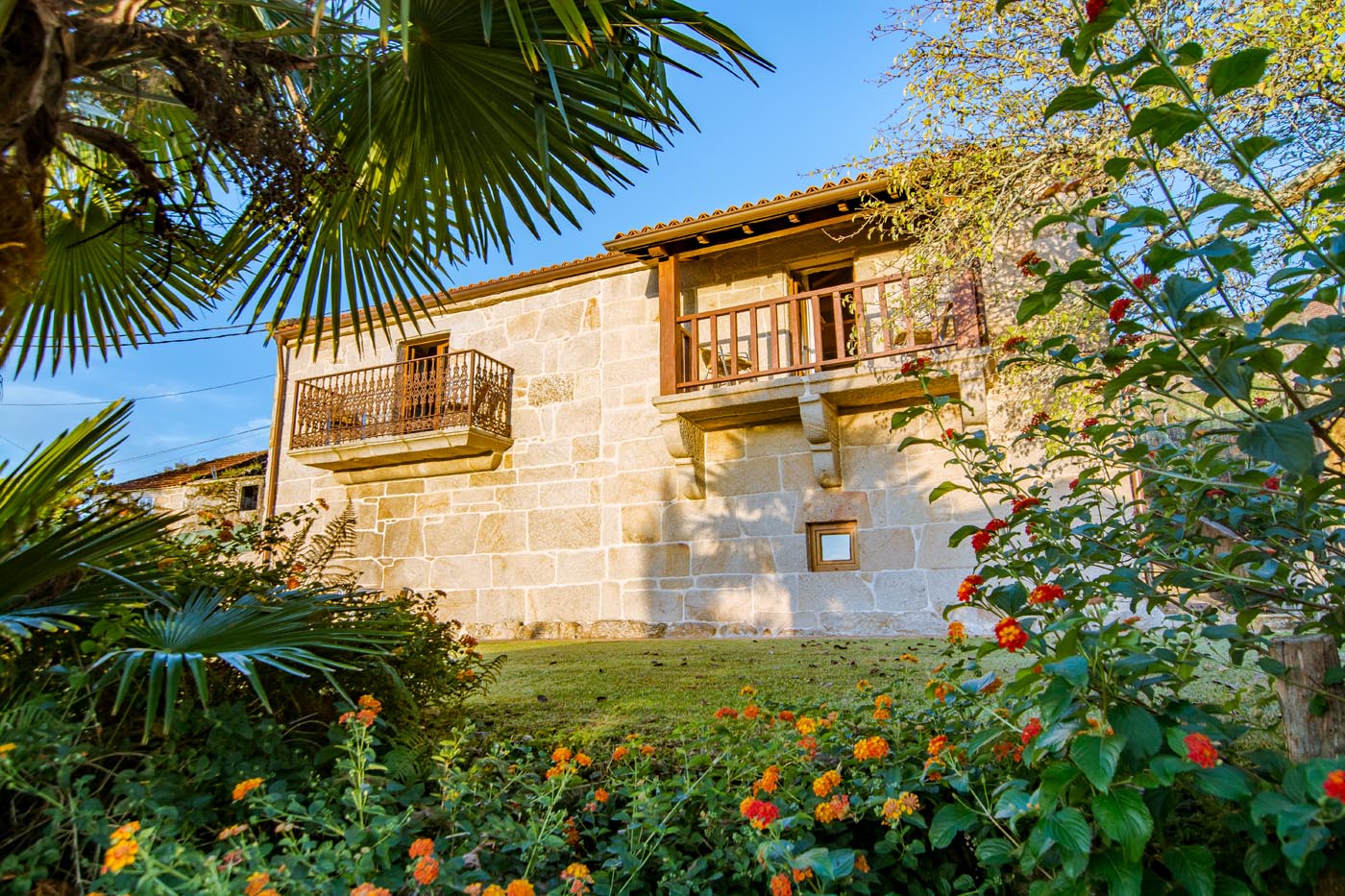Balcones de la casa principal.