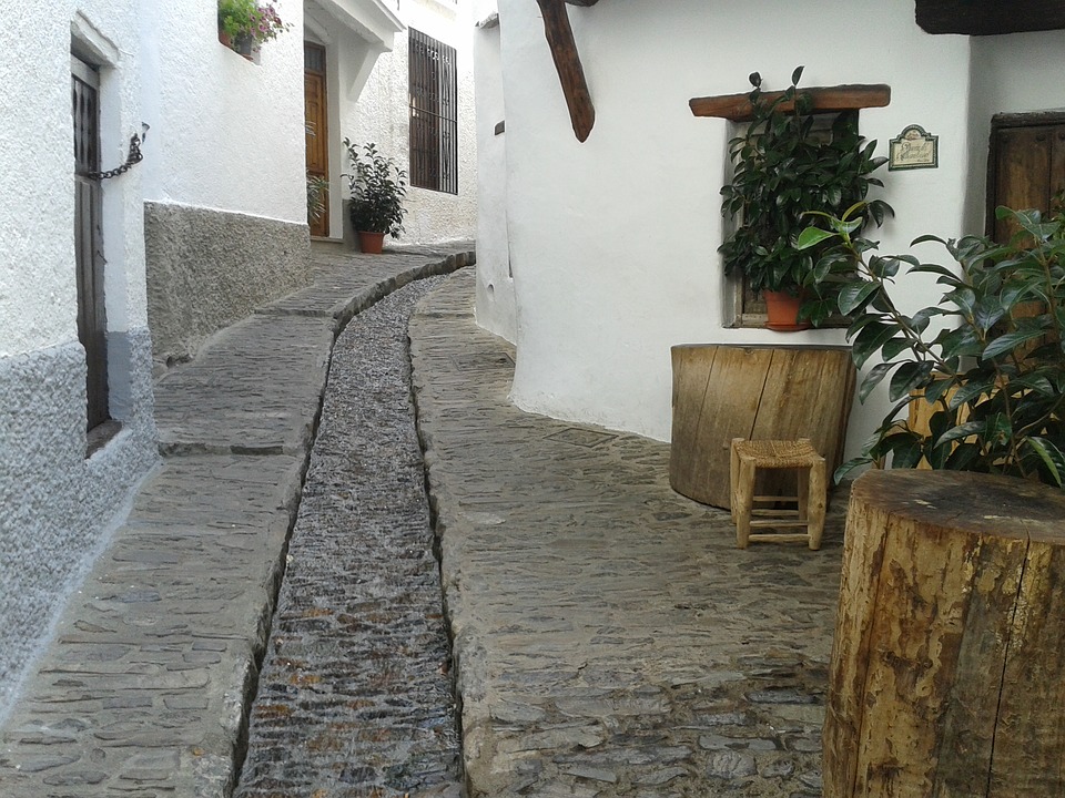 Narrow street of Pampaniera village