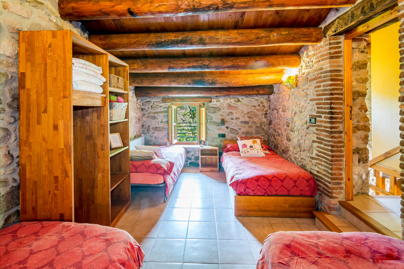 Habitación con 3 camas