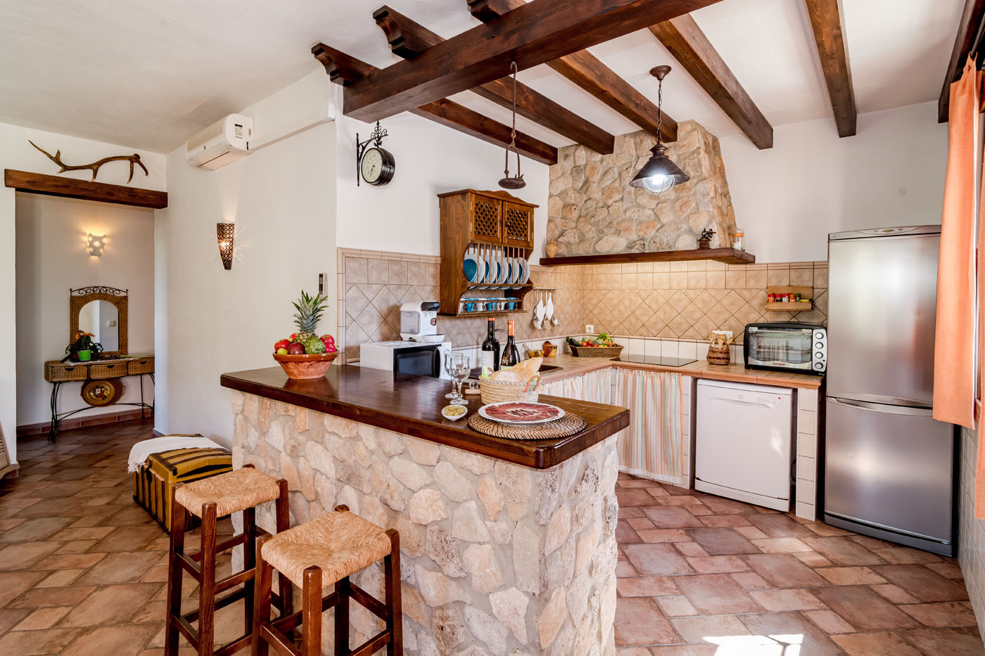 Kitchen has breakfast bar