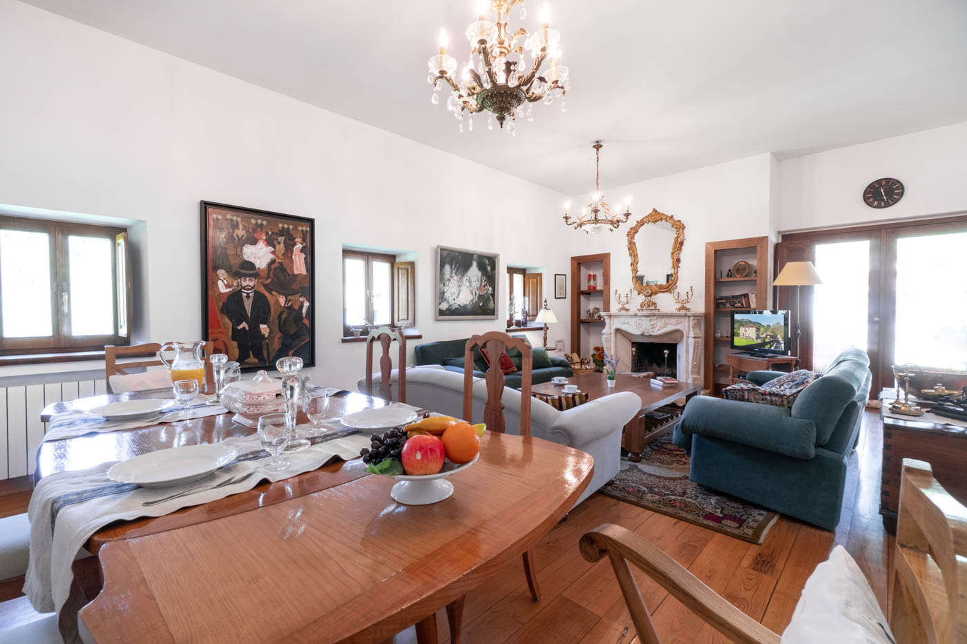 Open plan living and dining area