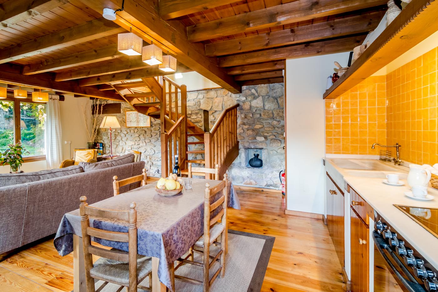 Cocina abierta / comedor / sala de estar