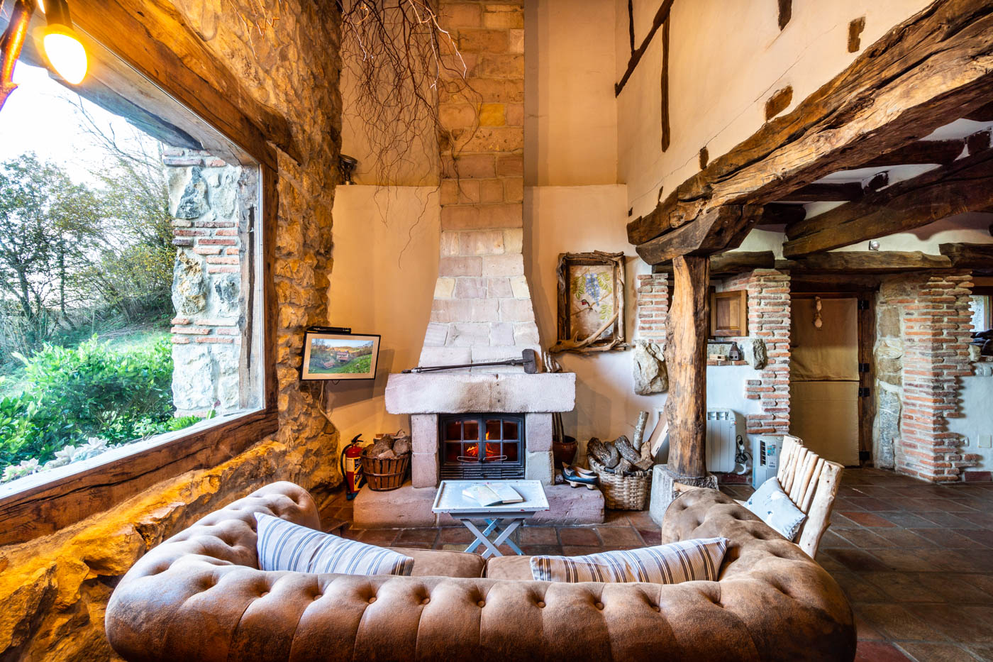 Living area seats 3 people