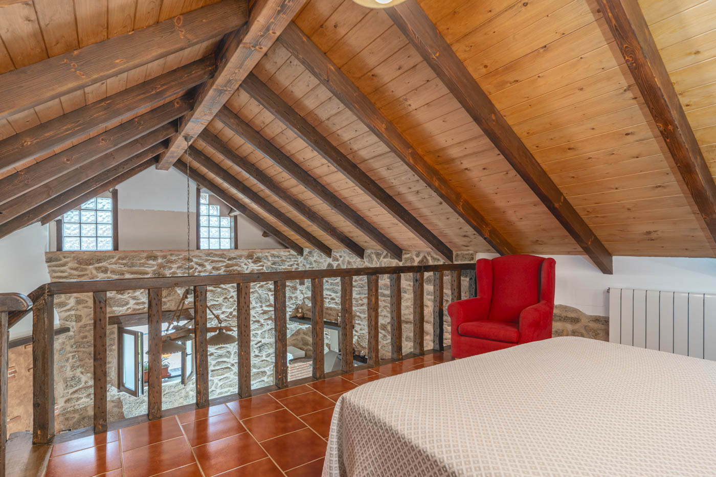 Anexo: el dormitorio 5 conecta con el rellano de la galería