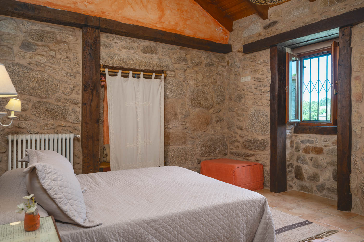 Se accede al dormitorio 1 desde la sala de estar