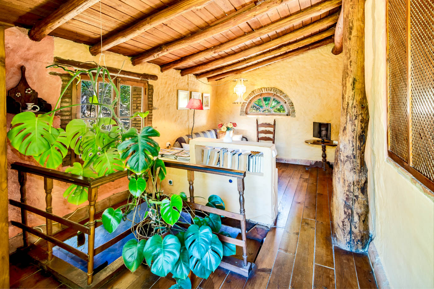 Salón pequeño y acogedor en la primera planta 