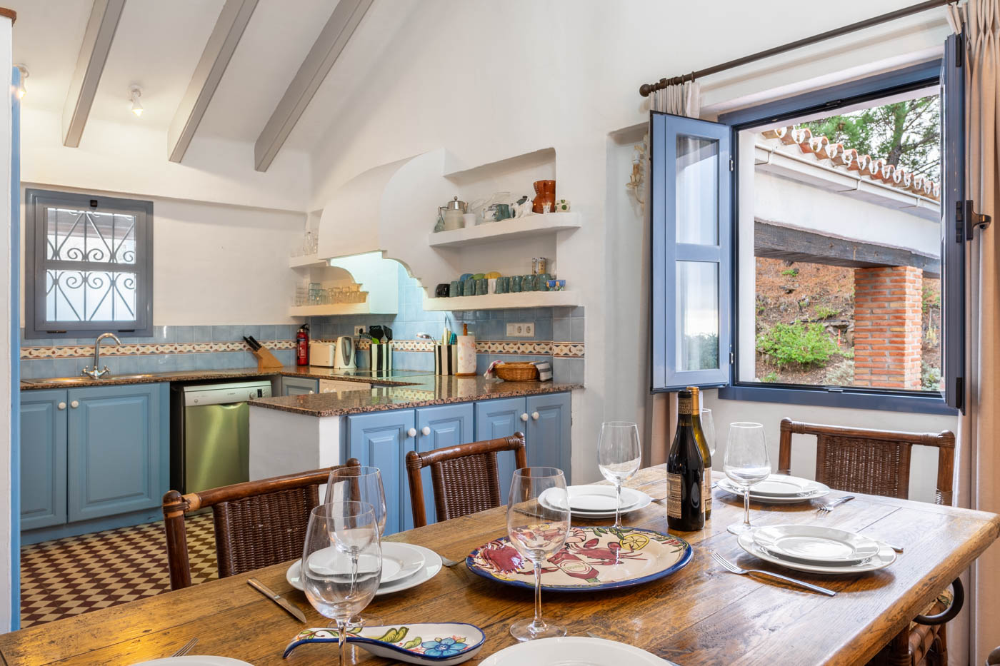 Kitchen / dining area