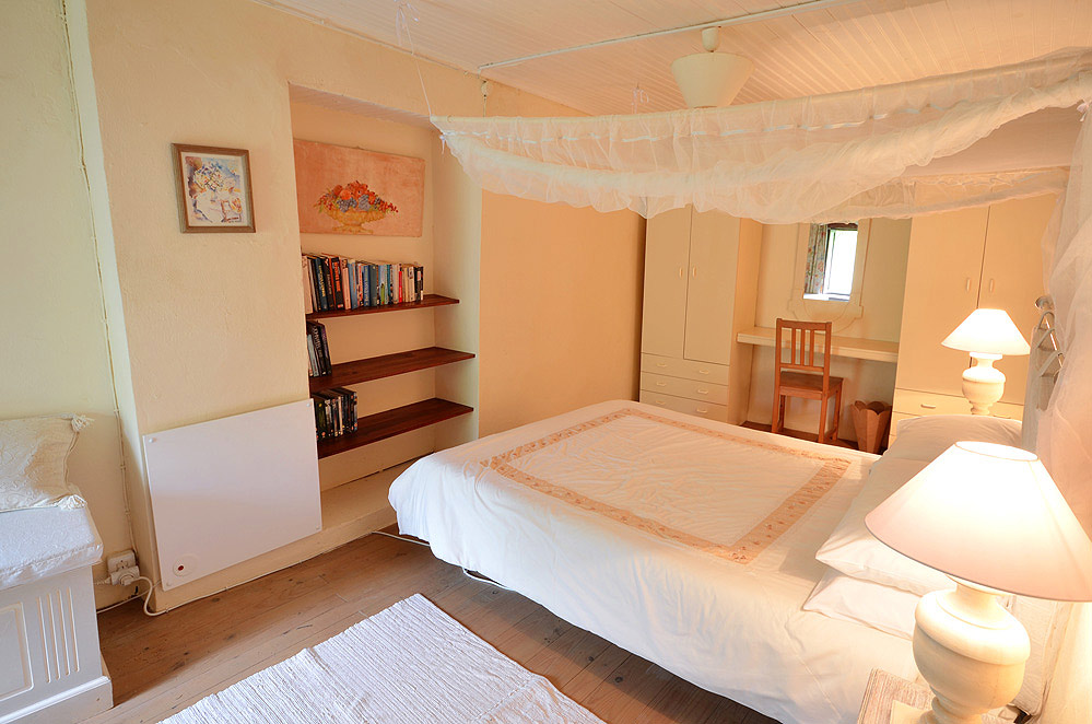 Habitación con cama doble en planta superior