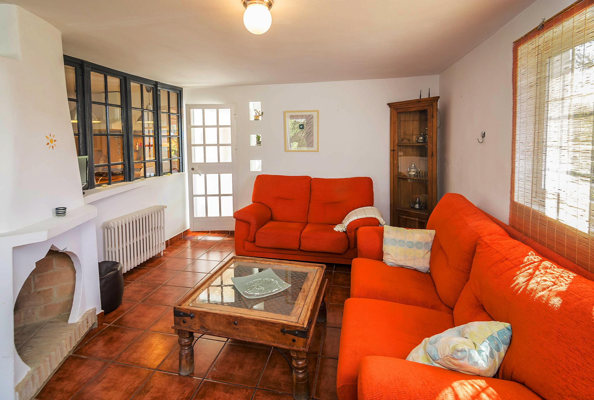 The lounge is comfortable for 4 people