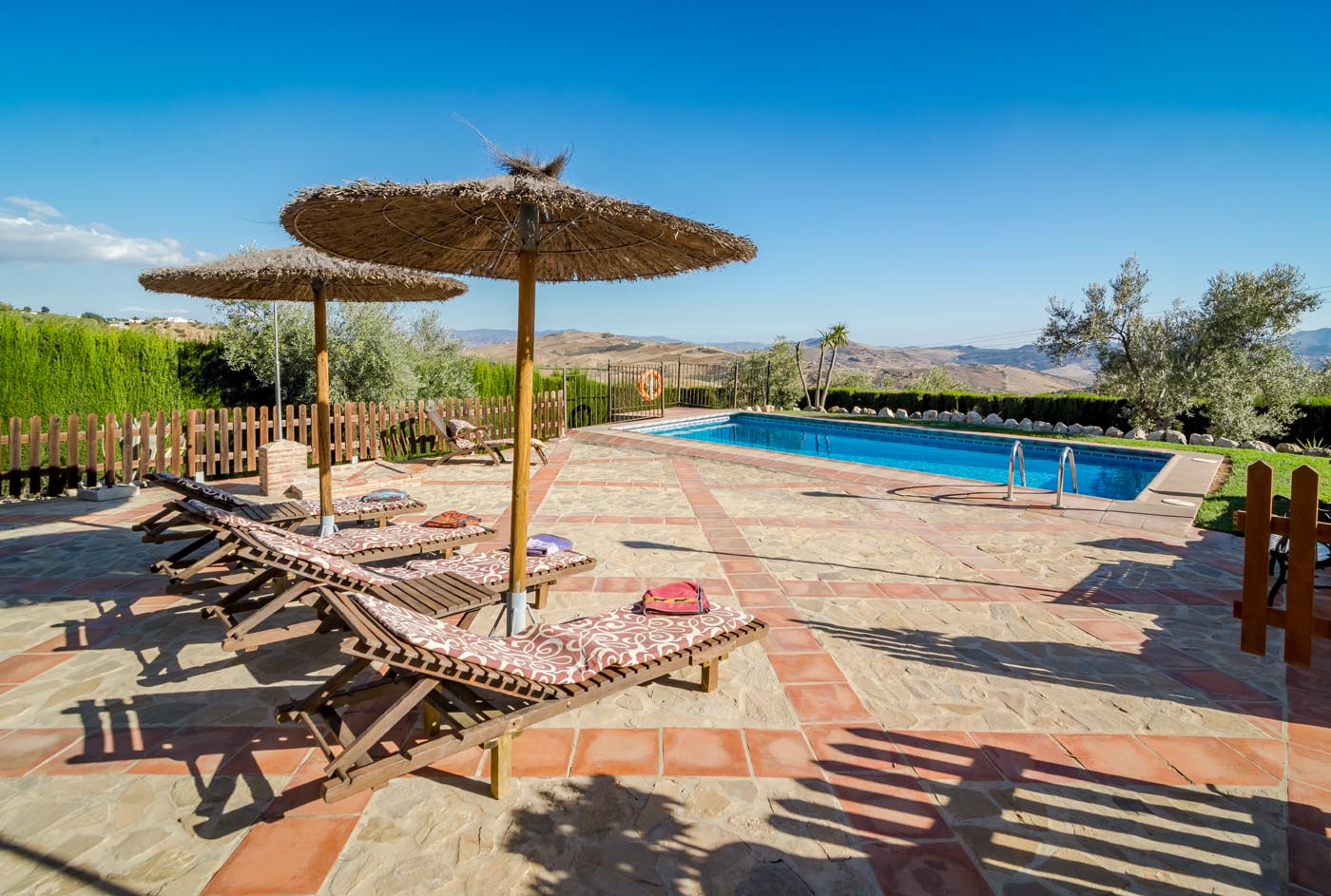 Sombrillas y tumbonas