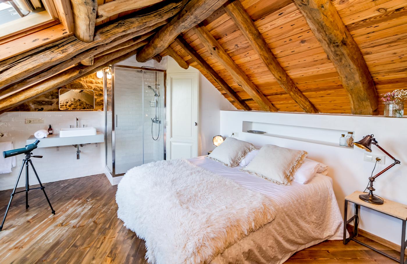 En suite facilities in attic room