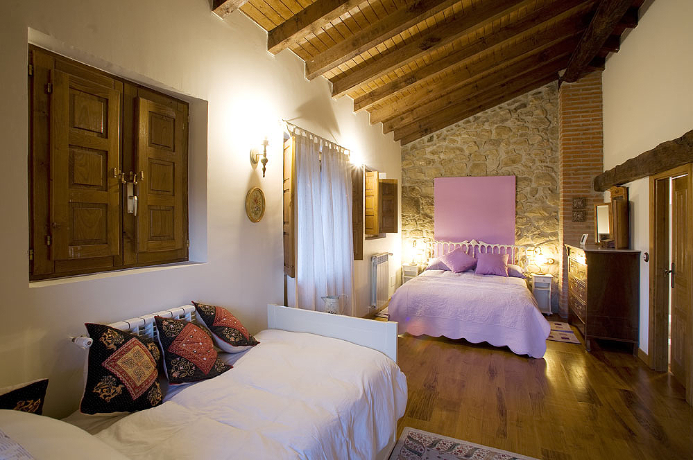 Bedroom 3 with its reading area