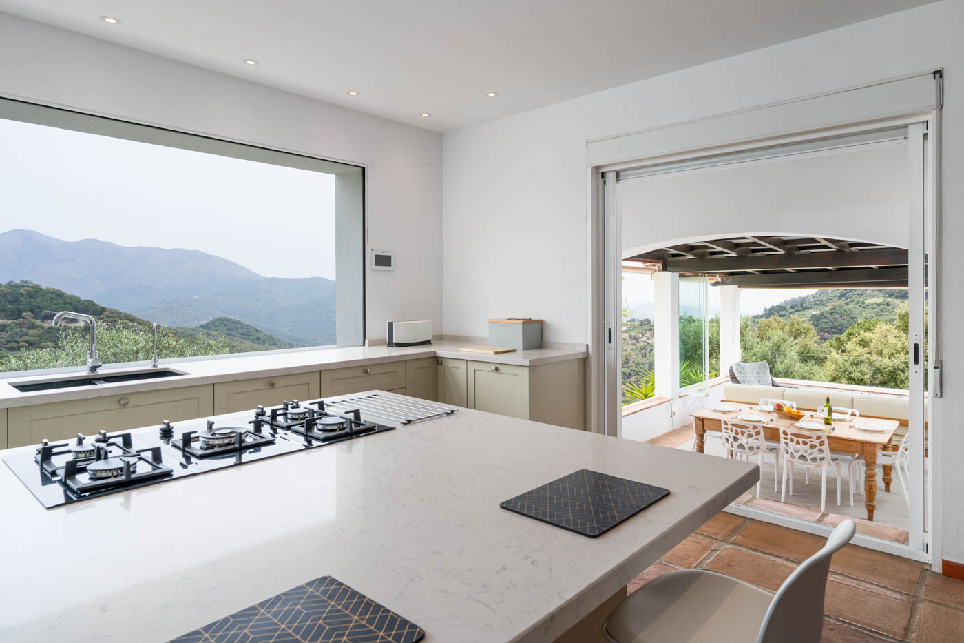 Conservatory / dining / lounge on lower level