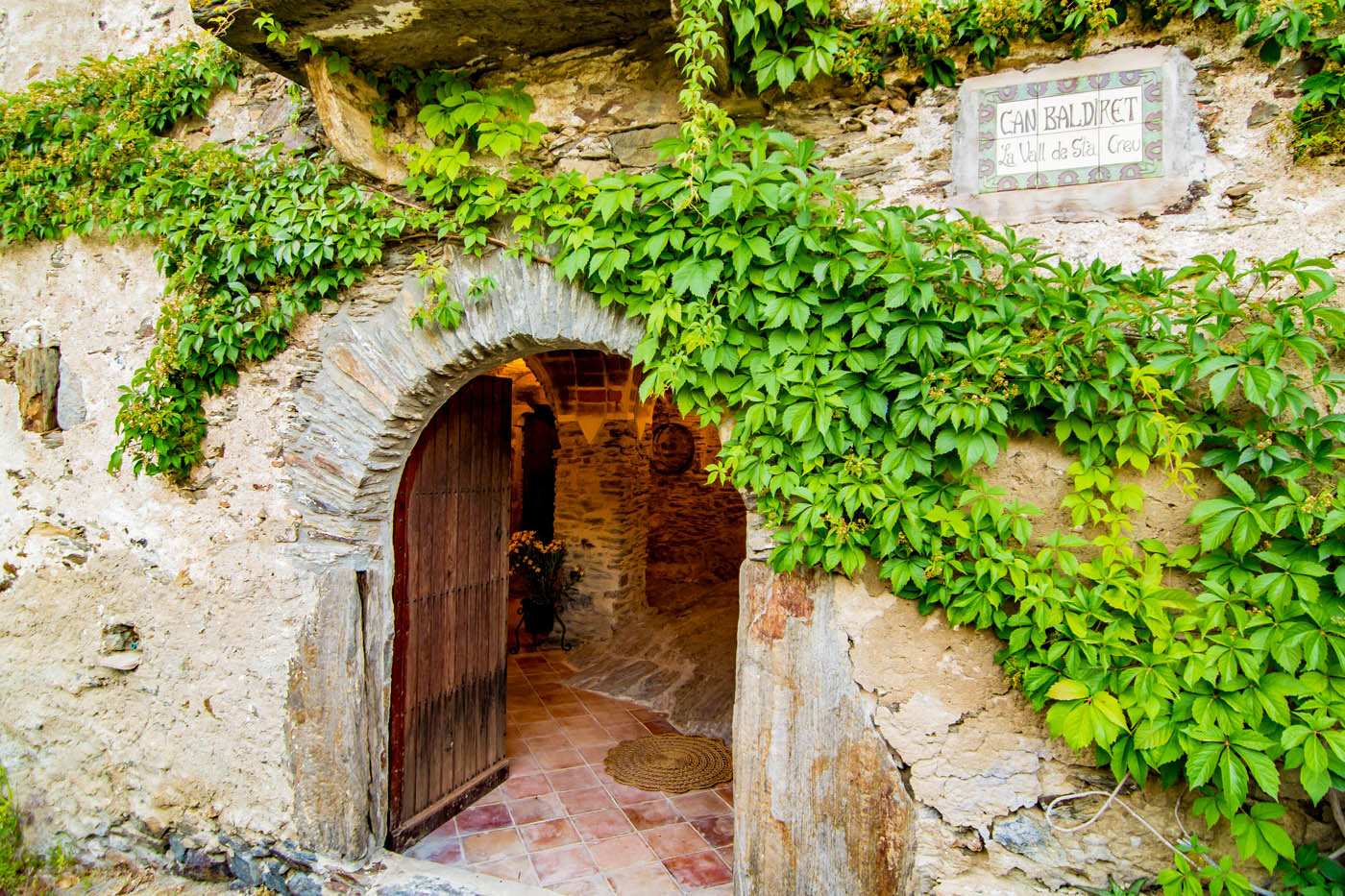 Lower floor with doors opening to private garden (opposite)