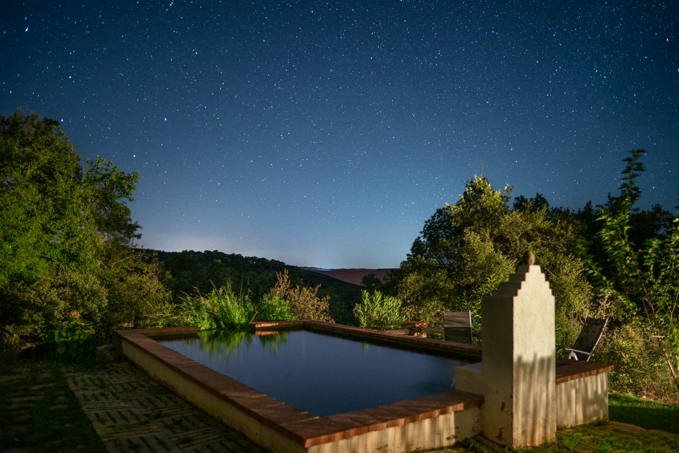 Tu piscina natural por la noche 
