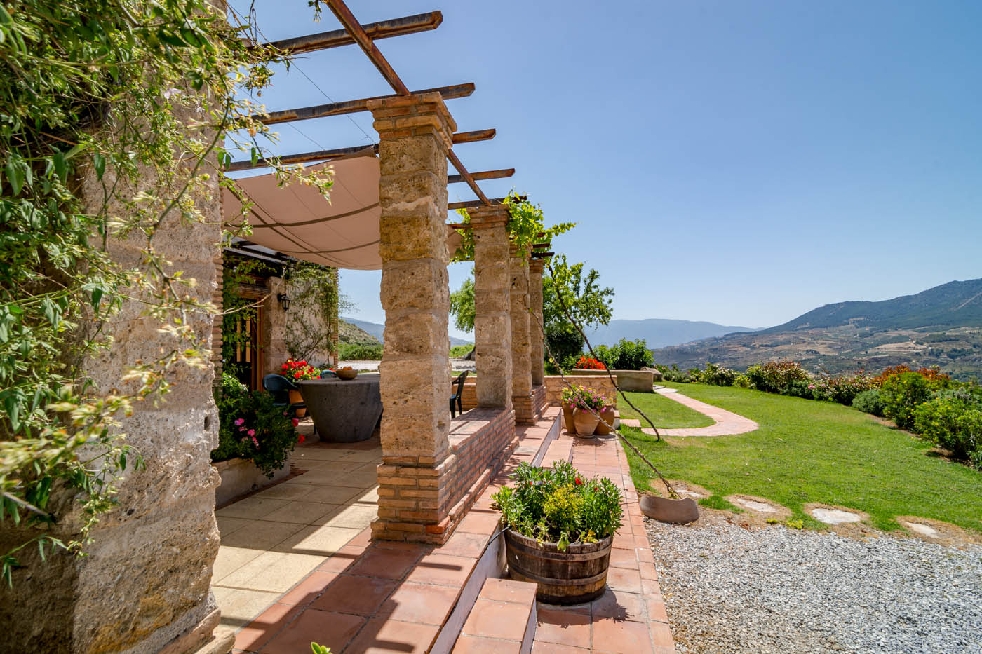 Jardines con césped