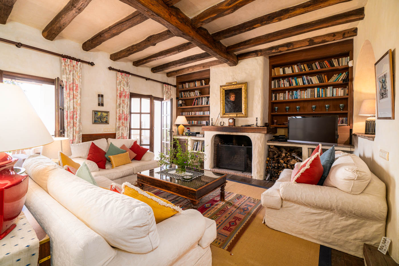 Principales áreas de estar con puertas que se abren a terrazas.