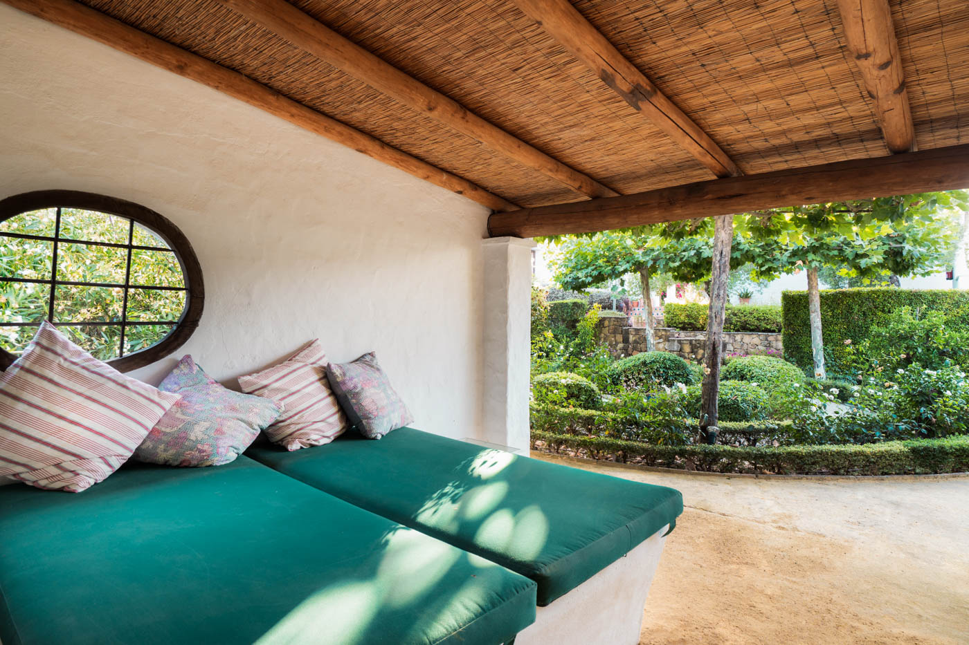 Cama de día en sala de yoga