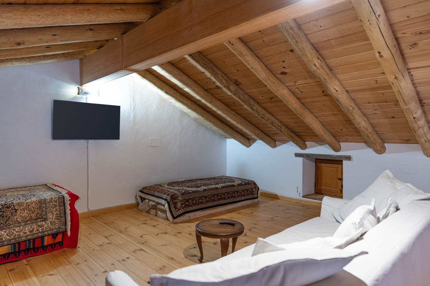 Loft / gallery / TV room sleeps 3 children