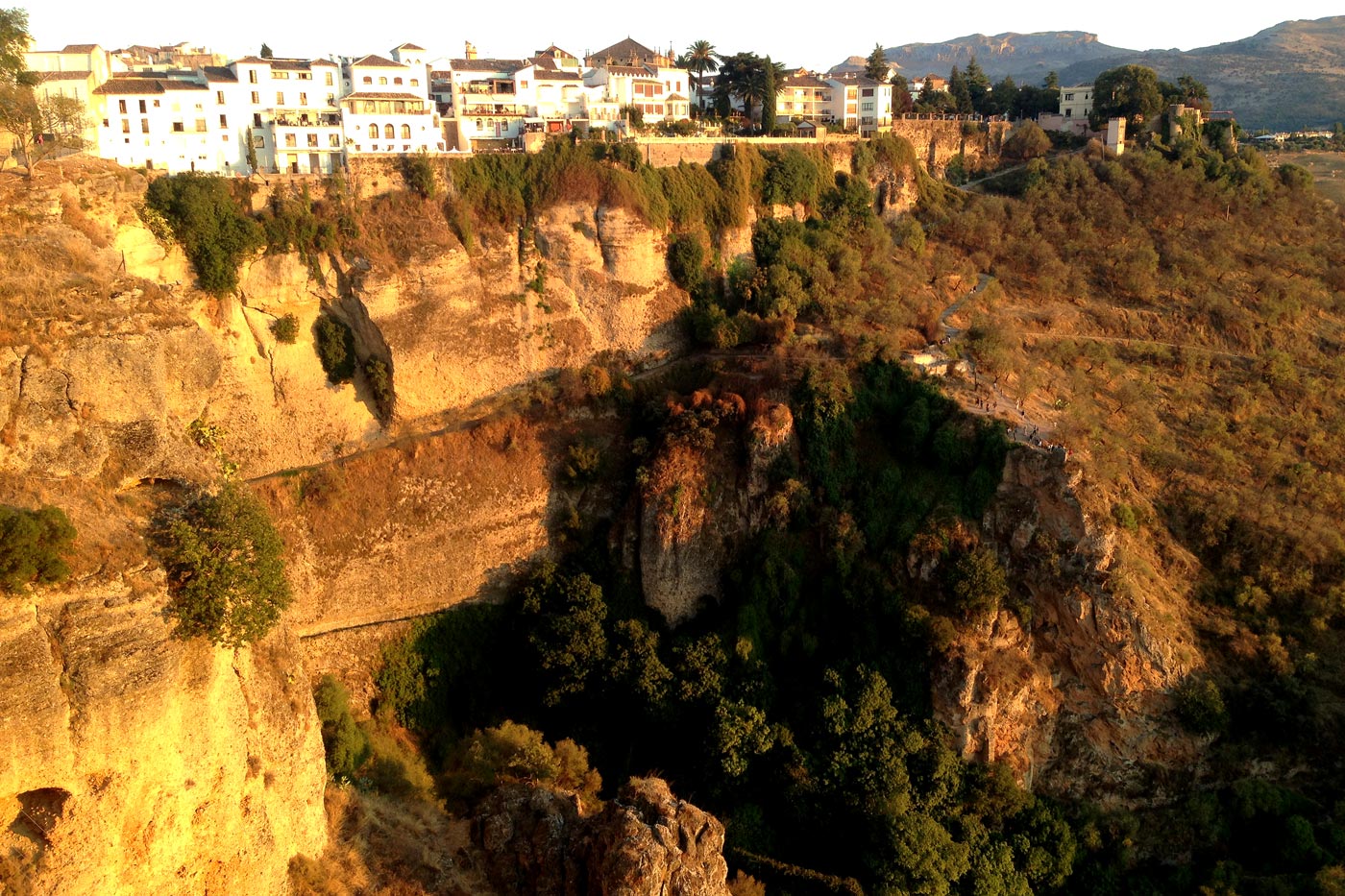 Ronda town is 5 minutes away
