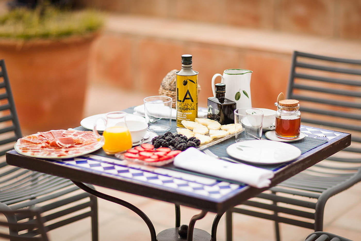 Breakfast service included