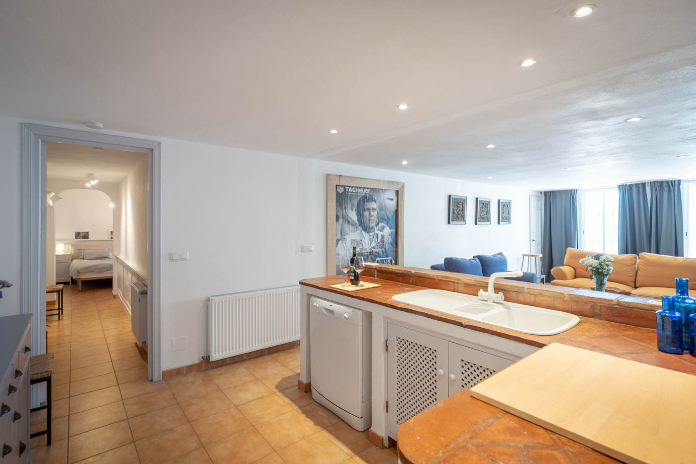 Estudio anexo con algo de equipamiento