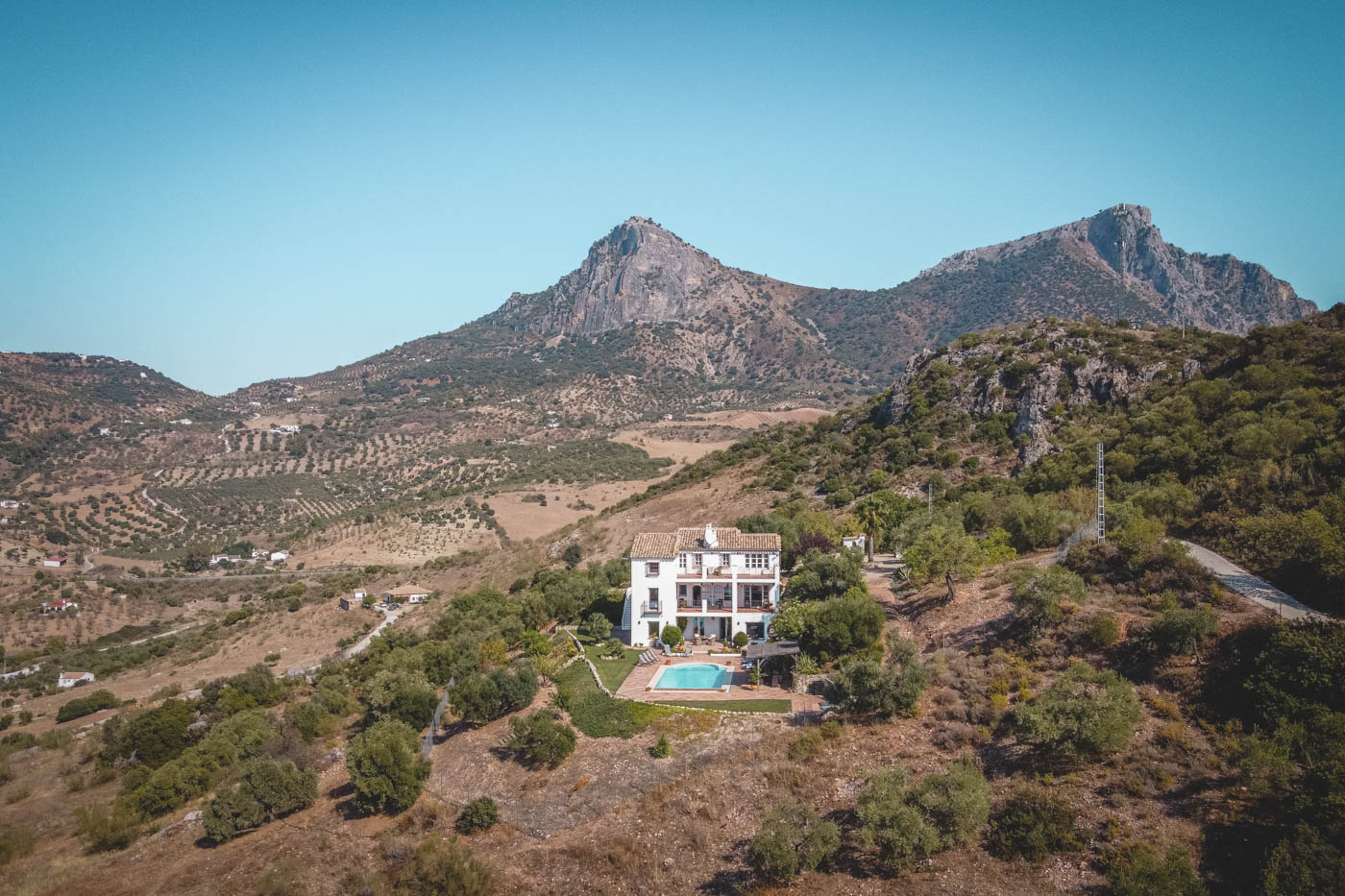 Total privacy yet 8 minutes away from bars,resturants,shops