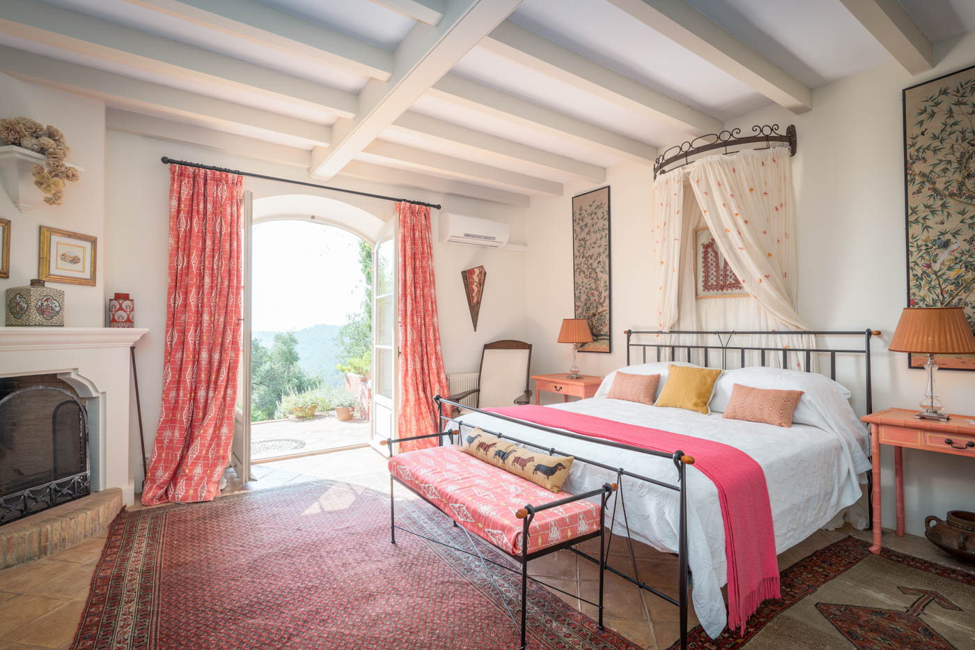 Habitación principal con baño en suite