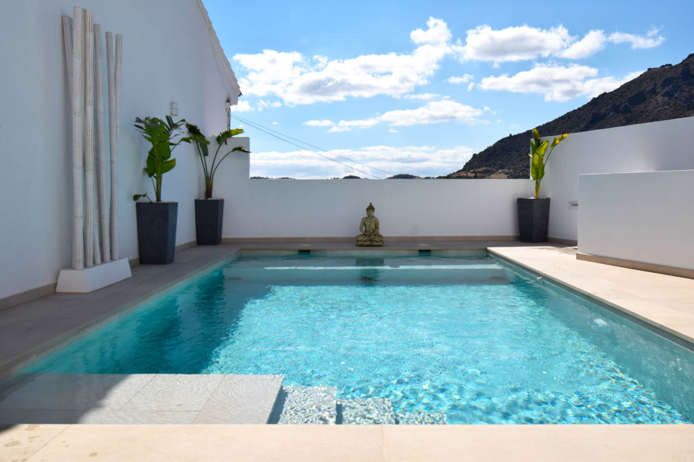 La piscina es una delicia a cualquier hora del día
