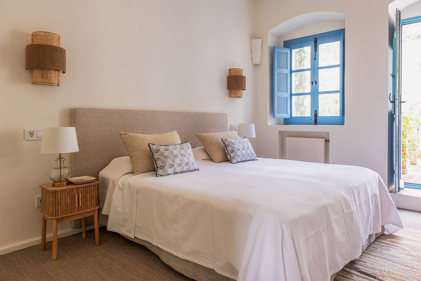 Double bedded room with access to terrace