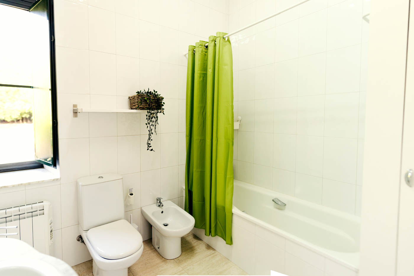 Bathroom (with bathtub)