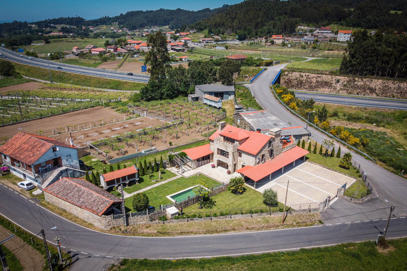 Lo zona esta repleta de viñedos