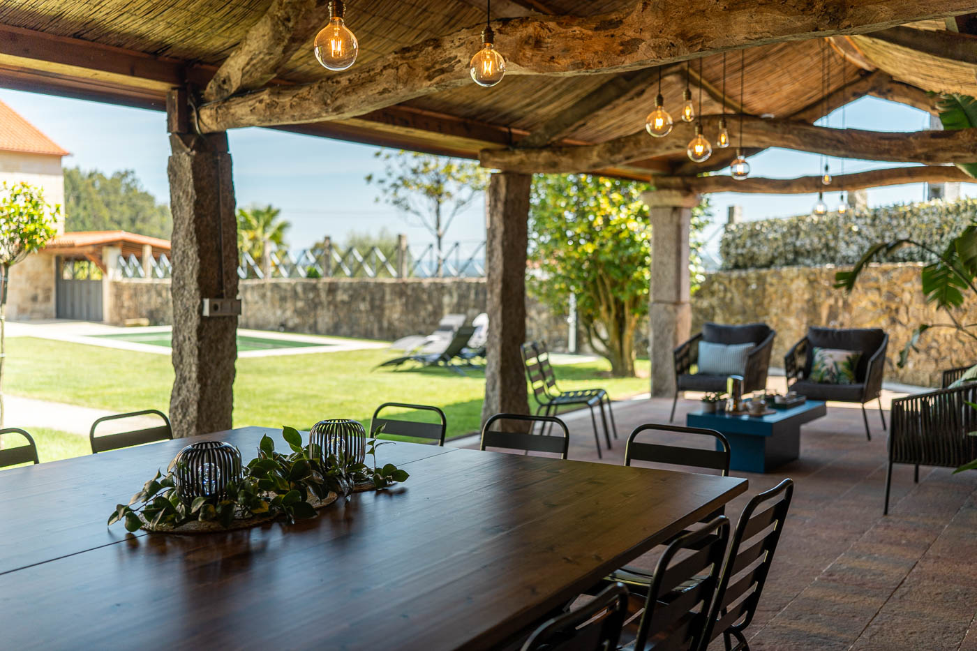 Porche con mobiliario exterior