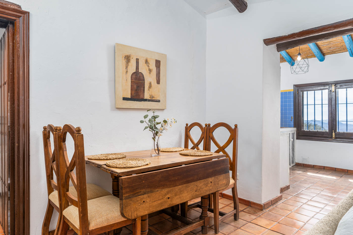 Dining table seats 4 people