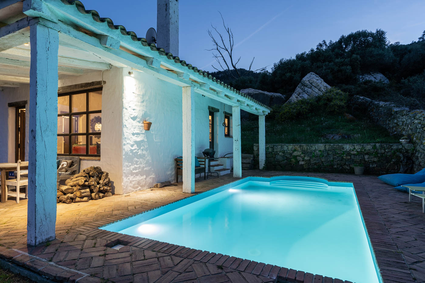 Nuestro alojamiento al anochecer