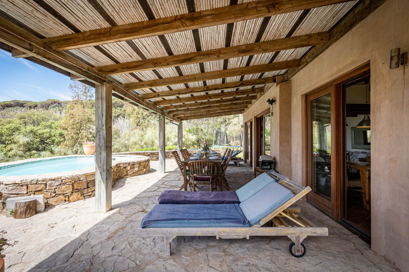 Porche, terraza principal / piscina