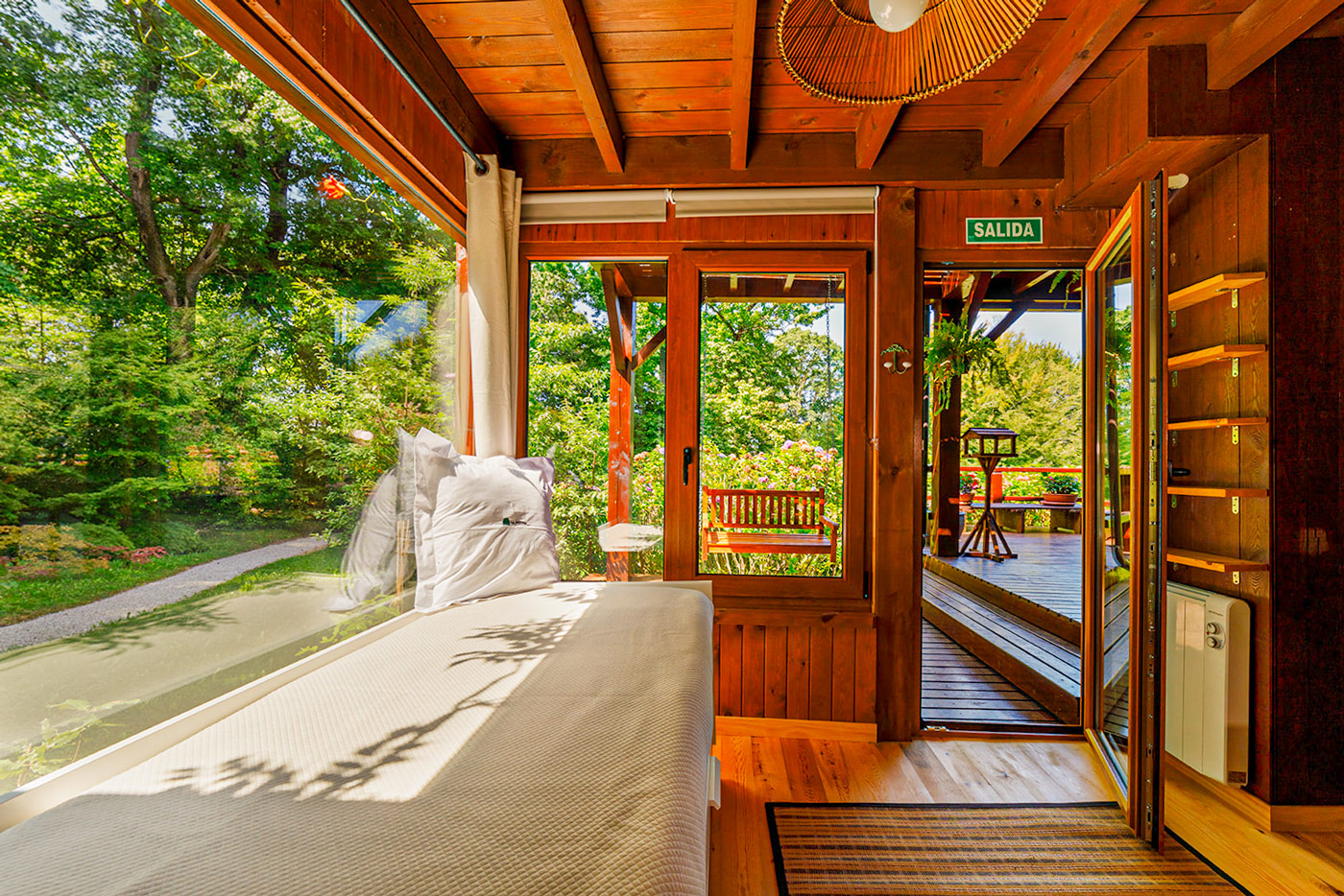 Single bedroom with access from porch (ideal for siestas)