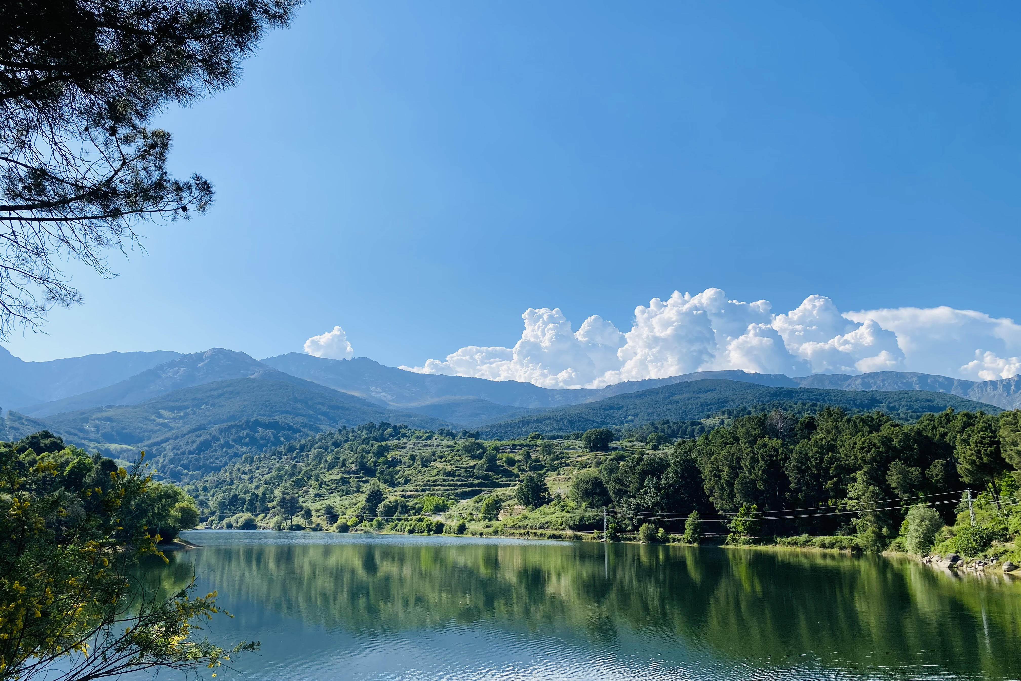 Uno de los lagos / embalses cerca de la casa