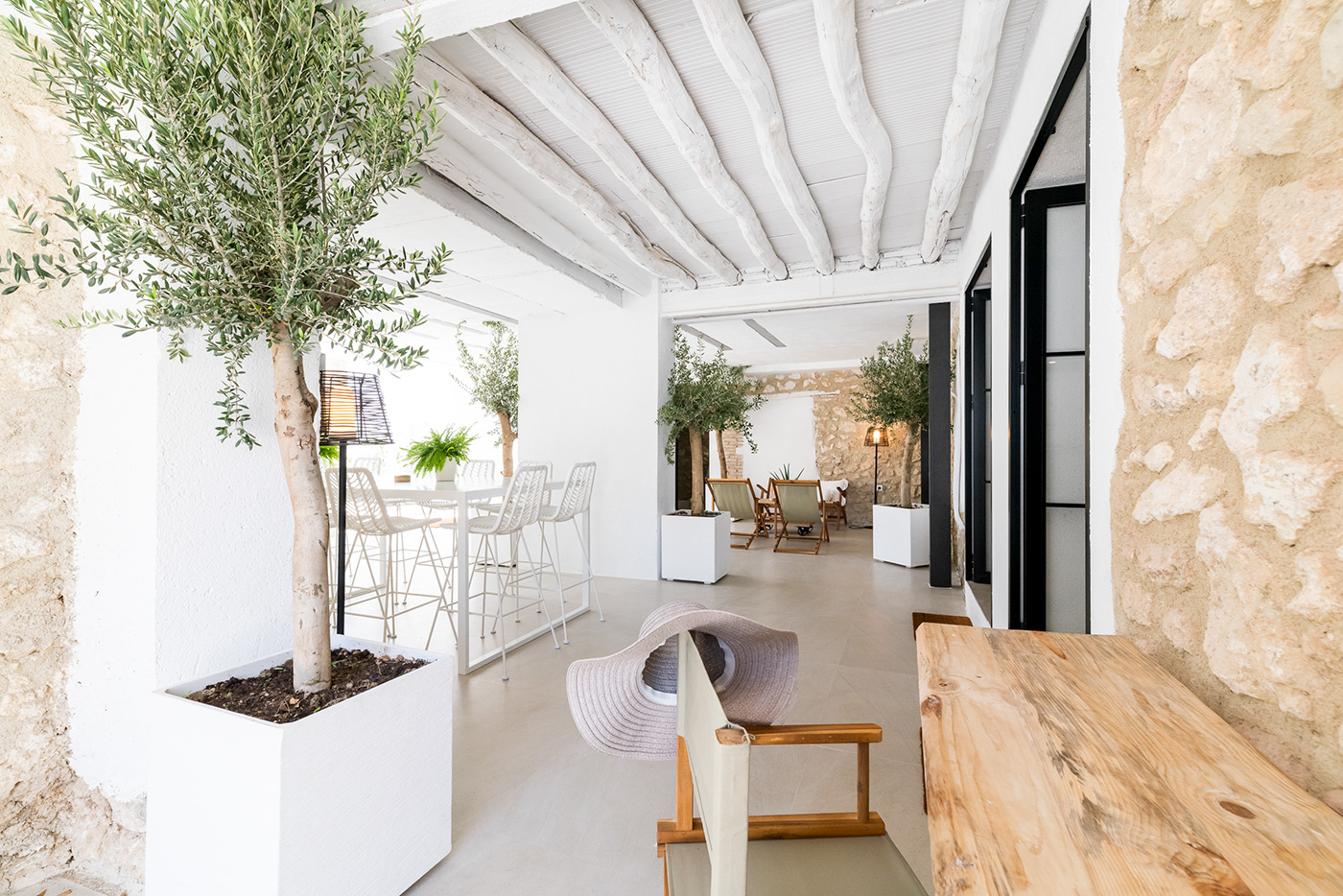 Porche con zona de relax y espacio para cenar