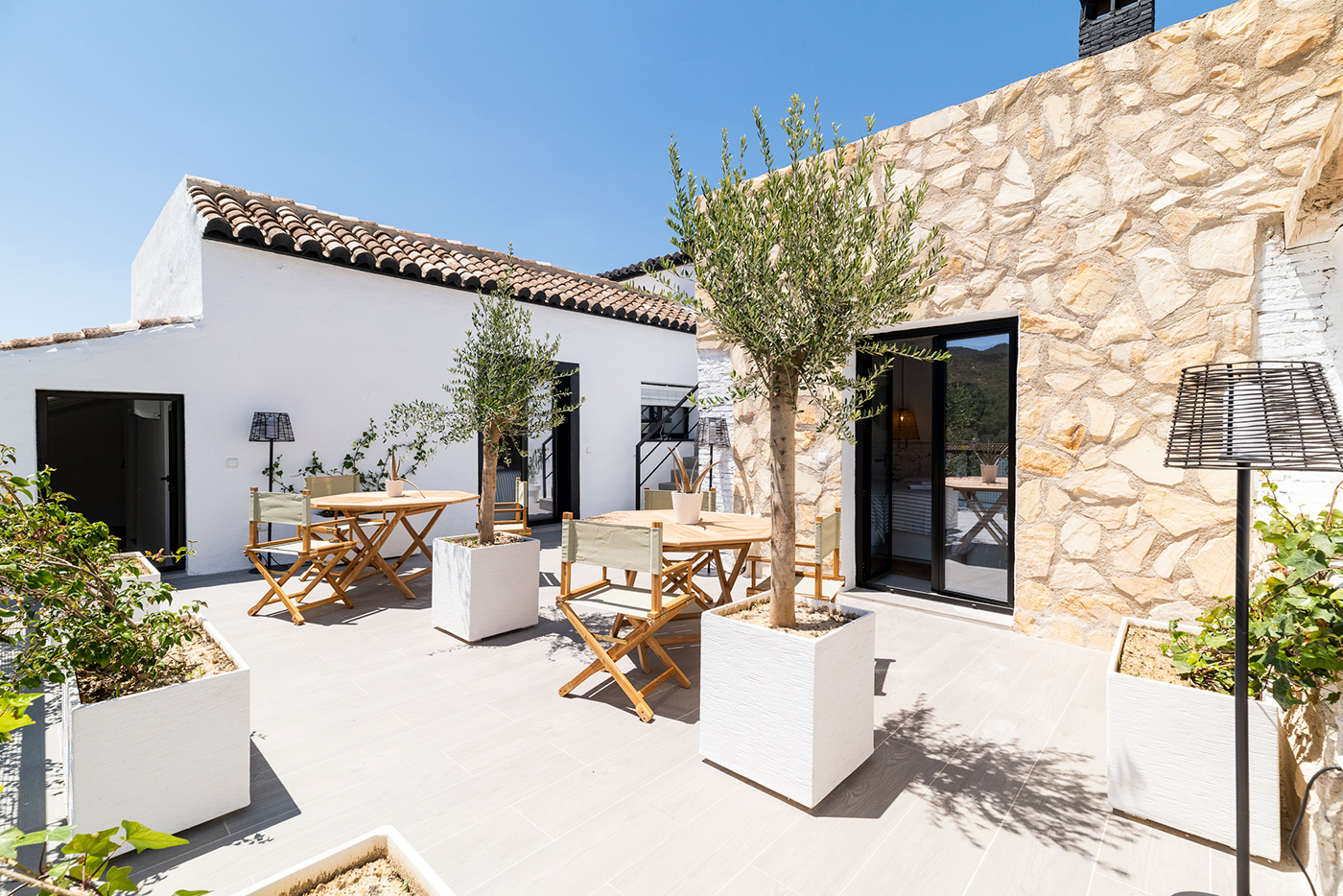 La terraza mirador tiene acceso a las suites 5, 6 y 7