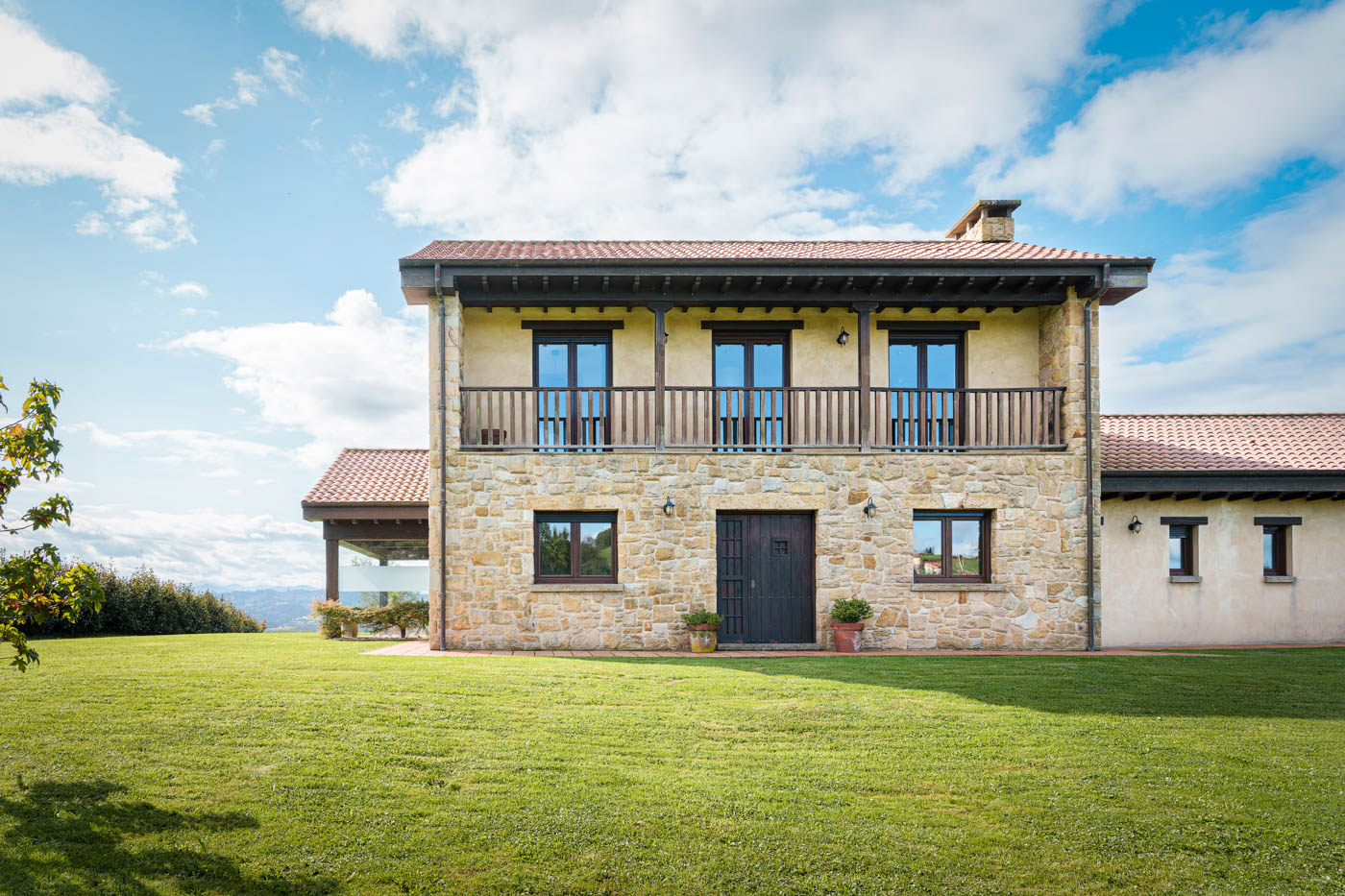 La parte trasera de la casa tiene carácter asturiano