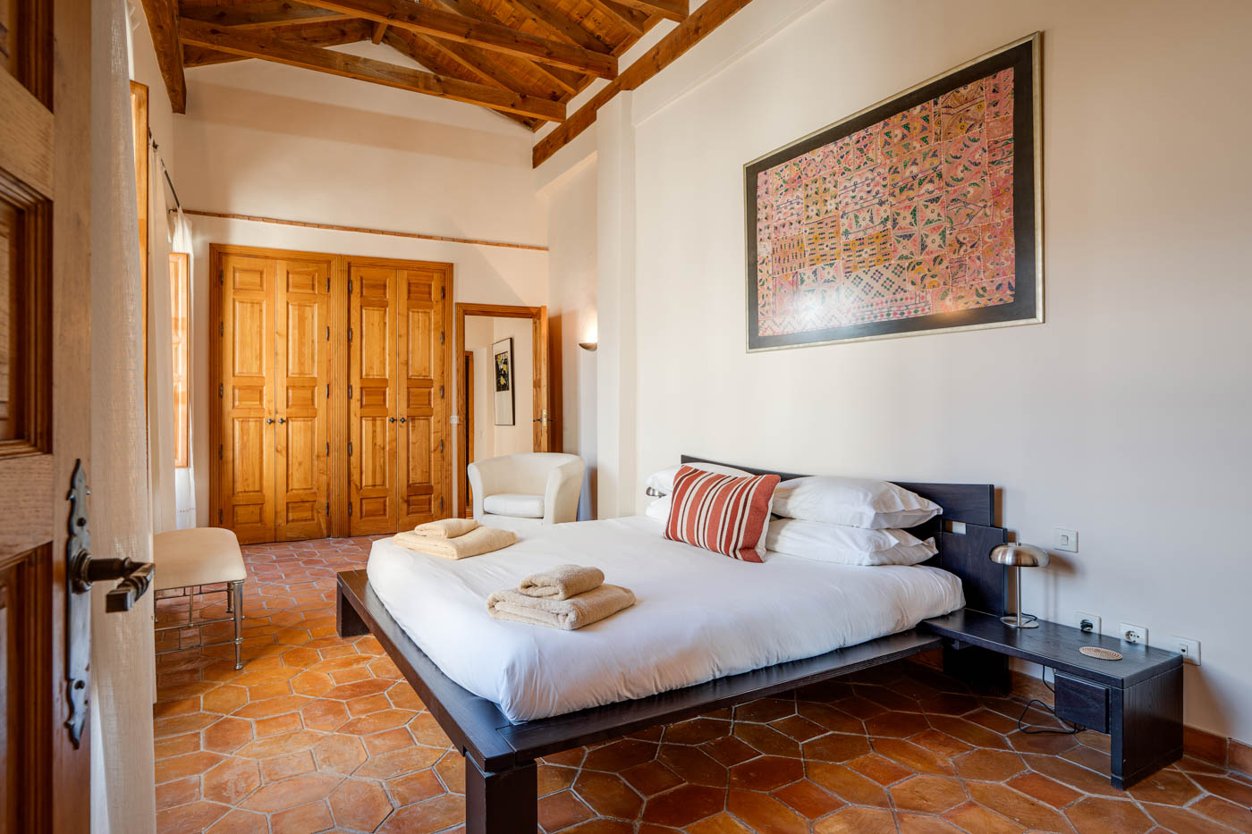 Dormitorio 2: habitación principal con cama XL