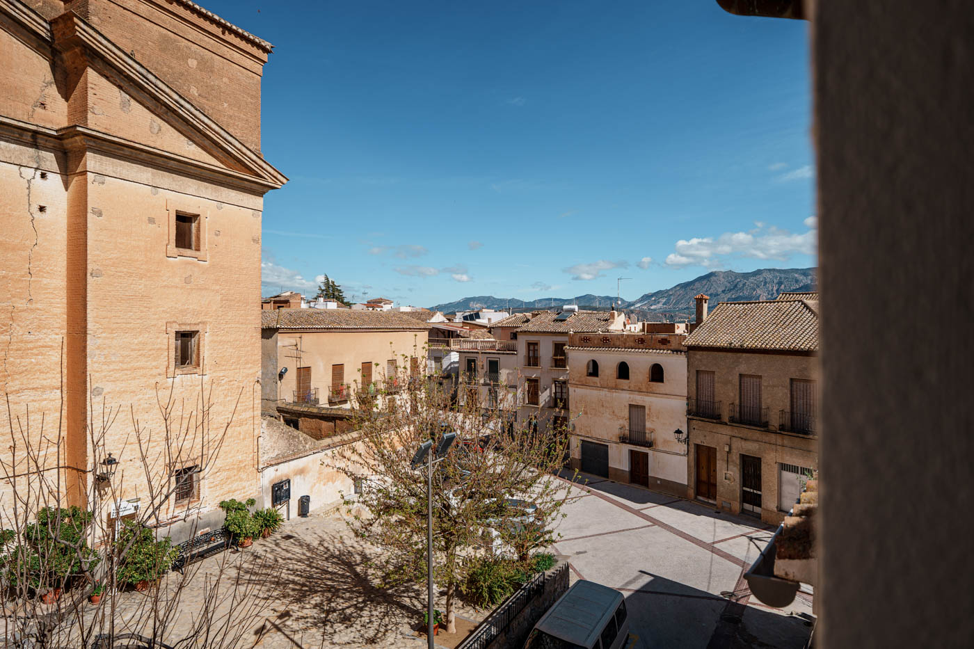 La ubicación de tu alojamiento en  el pueblo de Pinos