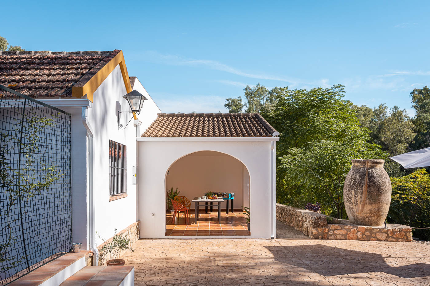 Porche delantero y patio de entrada