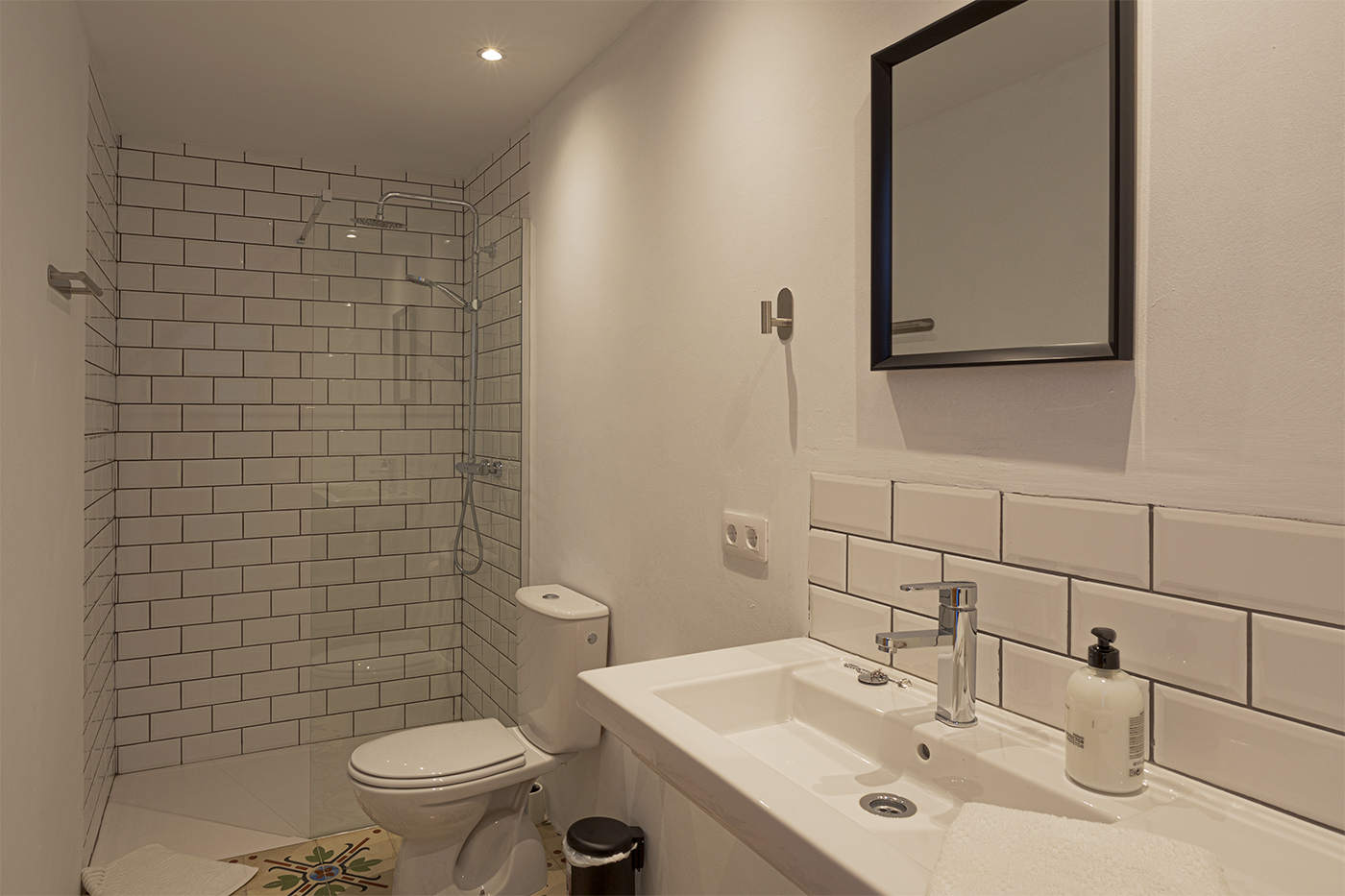 Baño con ducha de dormitorio 3