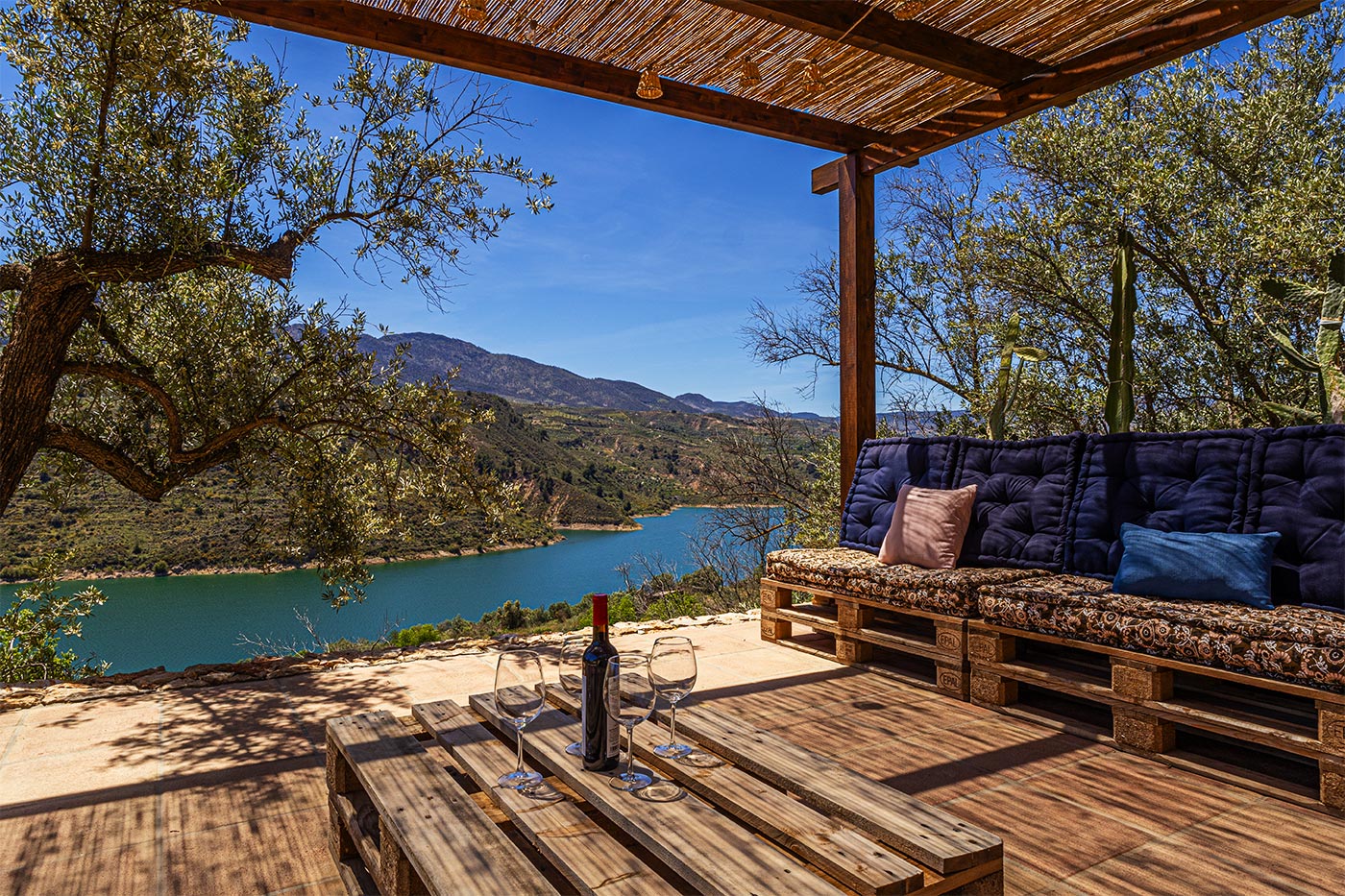 Impressive views of Beznar lake/reservoir