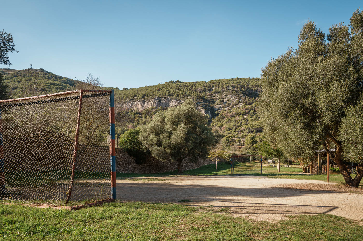 Con campo de fútbol justo encima de la casa